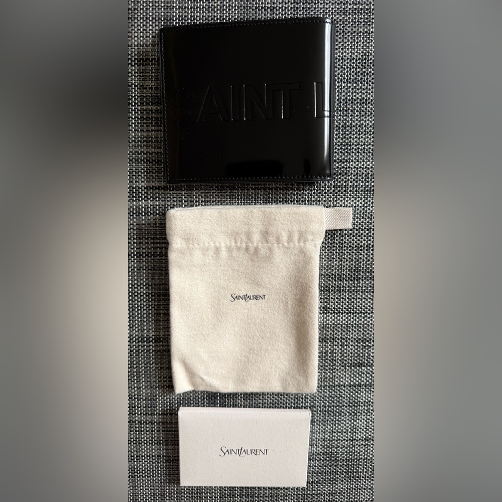 Saint Laurent Glossy Black Patent Logo Bifold Wallet - Picture 8 of 11